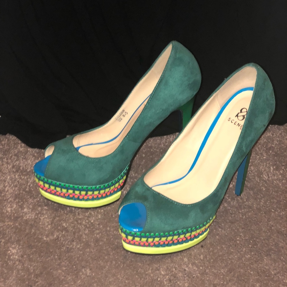 Scene green pump.